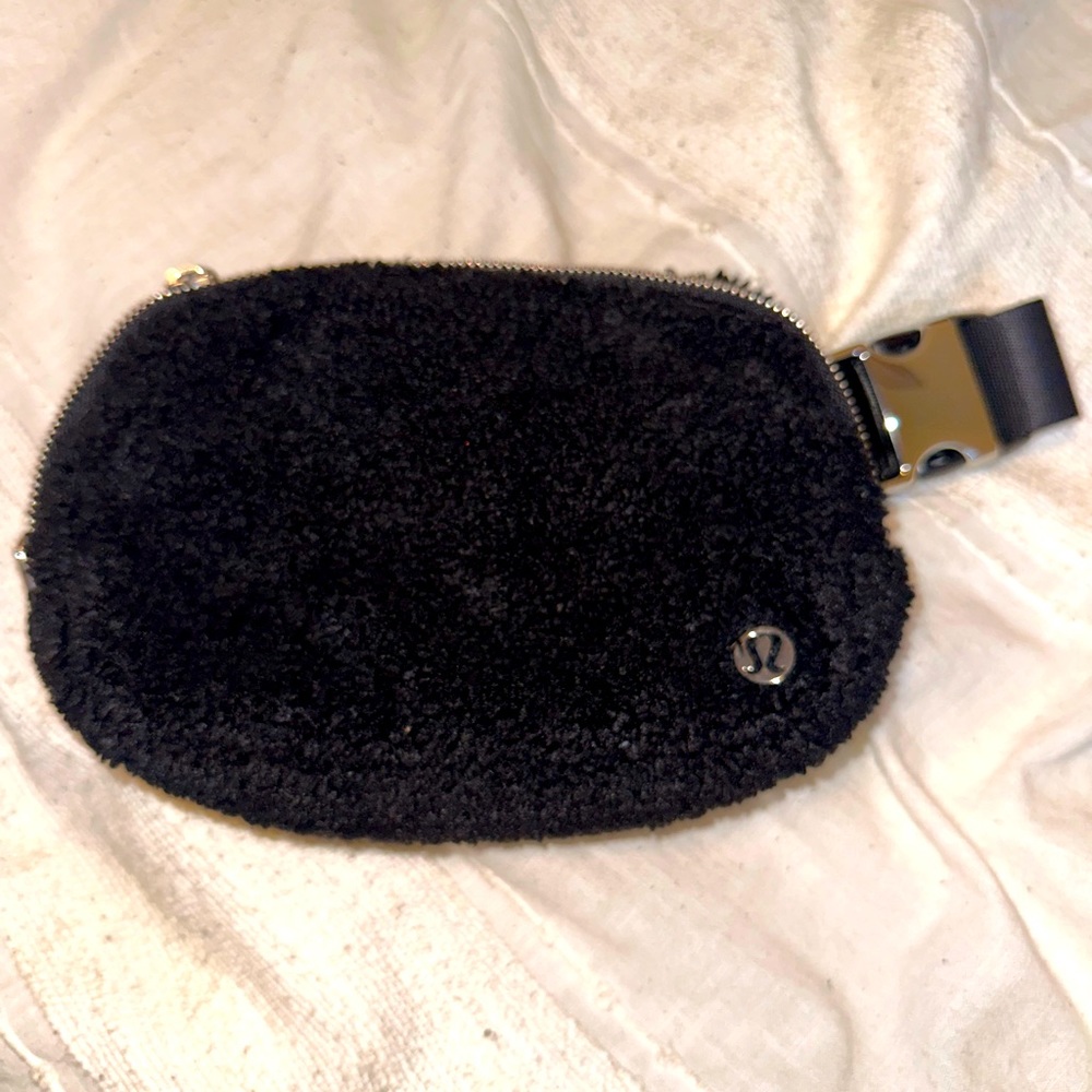 Lululemon Black Fleece Everywhere Belt Bag (Black with Silver Accents)